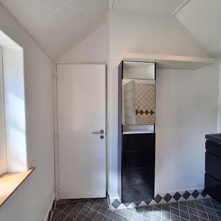 Hus Med 10 Soveplads Struer